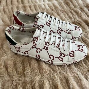Gucci White Leather Low-Top Sneakers with Red GG Print